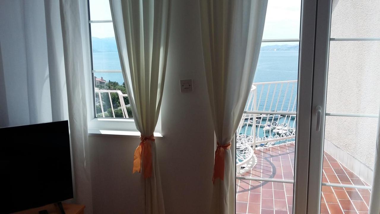 Die Appartements Glavas,Eckwohnunge Fuer 2 Personen Novi Vinodolski Esterno foto