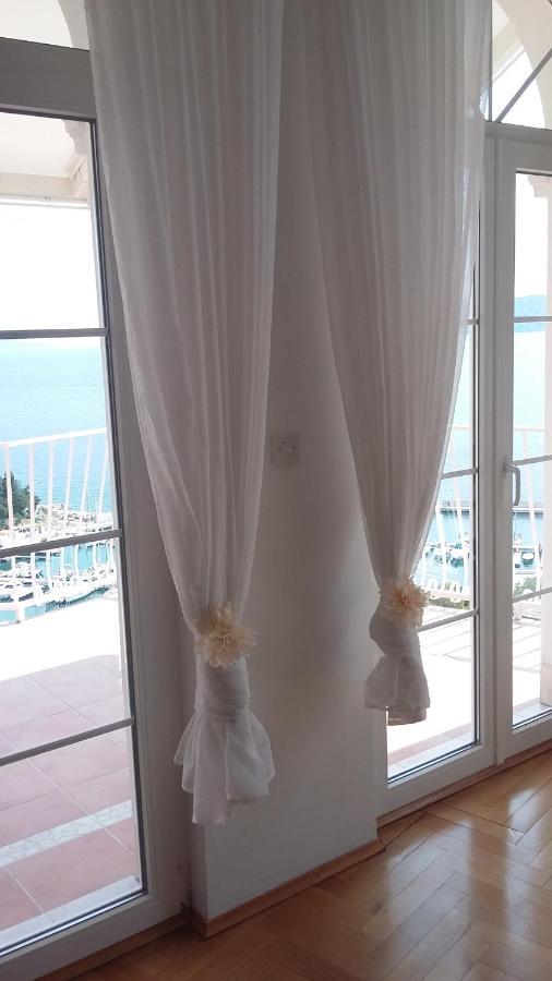 Die Appartements Glavas,Eckwohnunge Fuer 2 Personen Novi Vinodolski Esterno foto