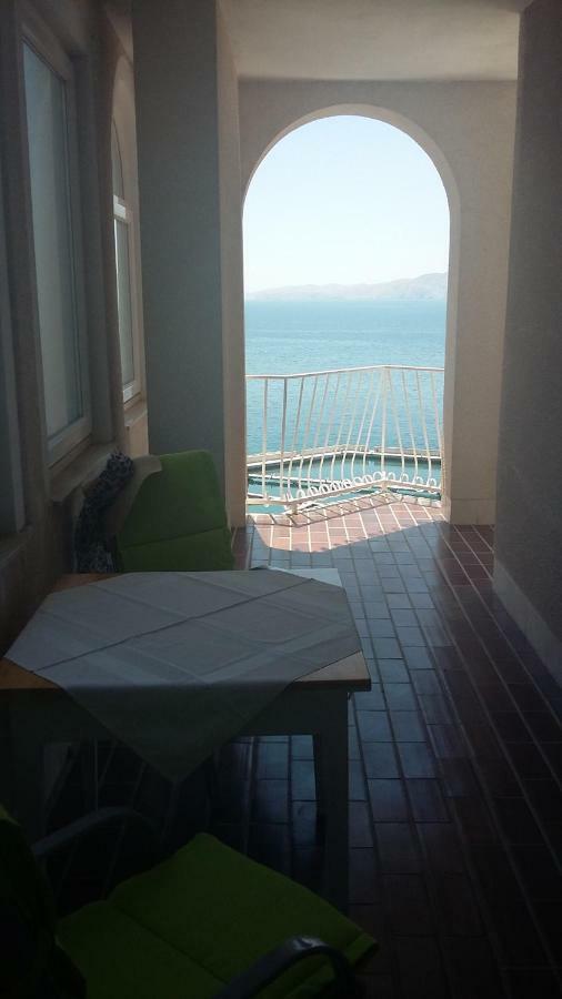 Die Appartements Glavas,Eckwohnunge Fuer 2 Personen Novi Vinodolski Esterno foto